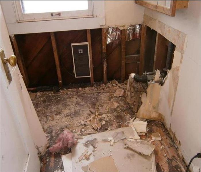water damage in a bathroom, repairing floors and wallsairing fki